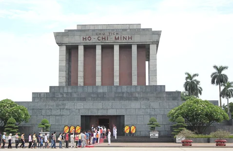 ÜBERSEE-TOUREN Makam Hồ Chí Minh, Hồ Chí Minh ගේ සොහොන් කොත 1_1_h_ch_minh_mausoleum