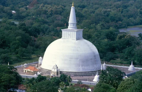 海外ツアー Maha Stupa Suwarnamali indonesiatravels_maha_stupa_2