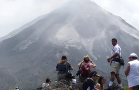 ACTIVITÉ Land-Based Acitivities 20 volcano_indonesiatravels